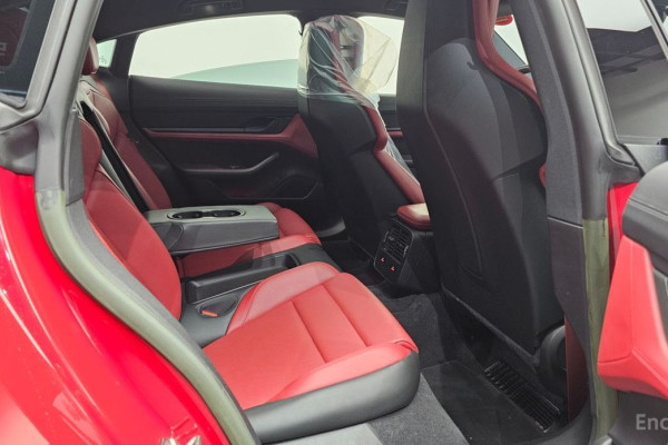 2023 Porsche Taycan с пробегом 22 409 км