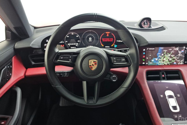 2023 Porsche Taycan с пробегом 22 409 км