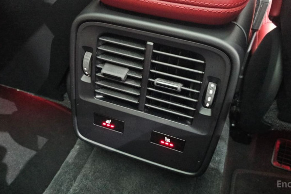 2023 Porsche Taycan с пробегом 22 409 км