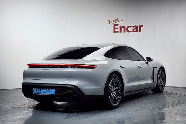 2022 Porsche Taycan с пробегом 34 865 км