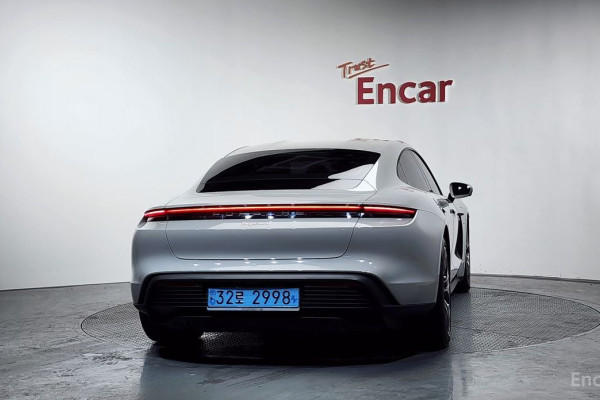 2022 Porsche Taycan с пробегом 34 865 км