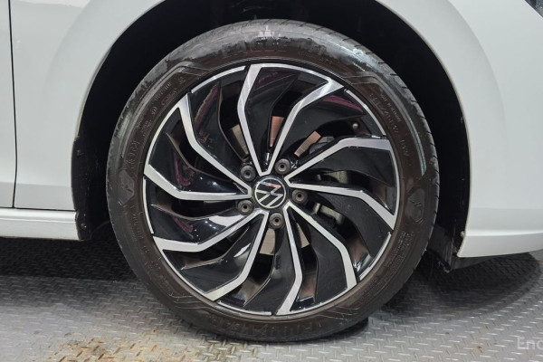 2023 Volkswagen Golf с пробегом 52 393 км