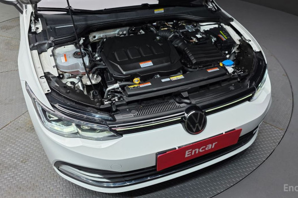 2023 Volkswagen Golf с пробегом 52 393 км