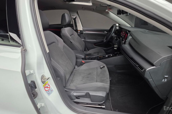 2023 Volkswagen Golf с пробегом 52 393 км