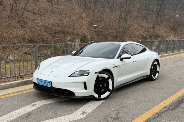 2024 Porsche Taycan с пробегом 19 599 км