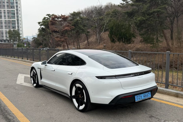 2024 Porsche Taycan с пробегом 19 599 км