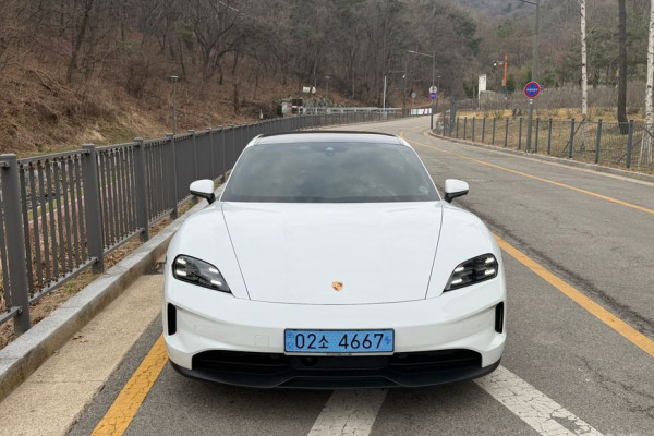 2024 Porsche Taycan с пробегом 19 599 км