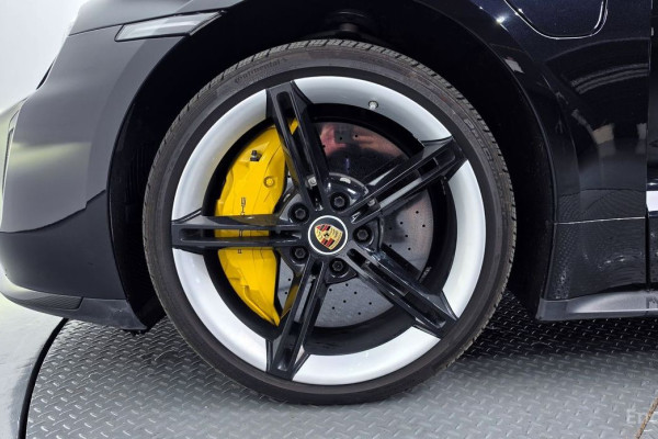 2023 Porsche Taycan с пробегом 39 163 км