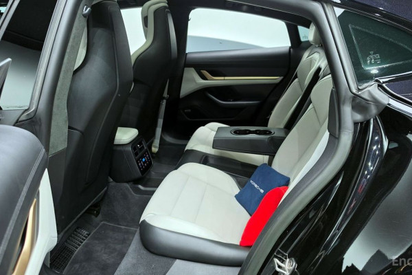 2023 Porsche Taycan с пробегом 39 163 км