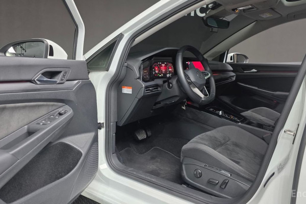 2023 Volkswagen Golf с пробегом 52 393 км