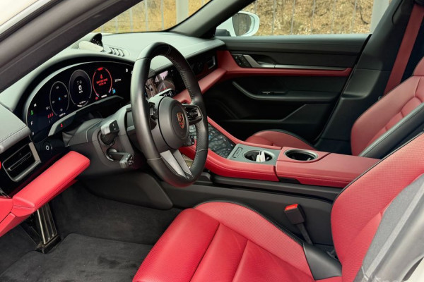 2024 Porsche Taycan с пробегом 19 599 км