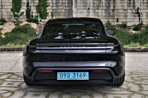 2025 Porsche Taycan с пробегом 9 200 км