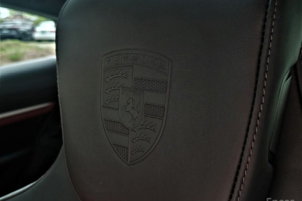 2025 Porsche Taycan с пробегом 9 200 км