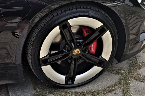 2025 Porsche Taycan с пробегом 9 200 км