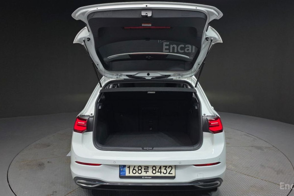 2023 Volkswagen Golf с пробегом 52 393 км