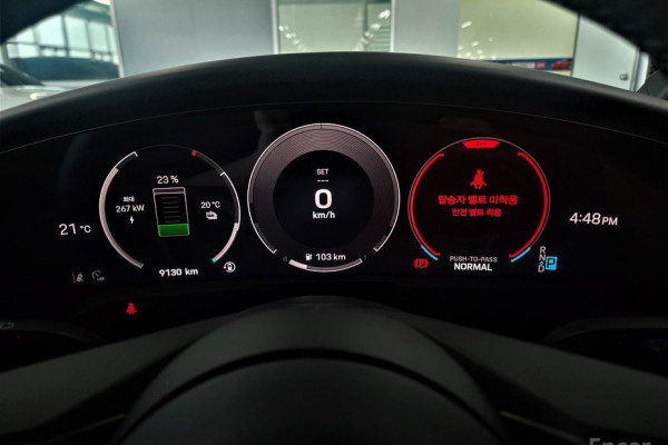 2025 Porsche Taycan с пробегом 9 200 км