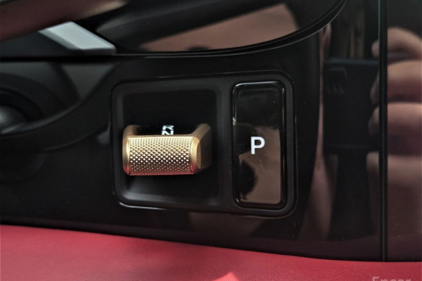 2025 Porsche Taycan с пробегом 9 200 км