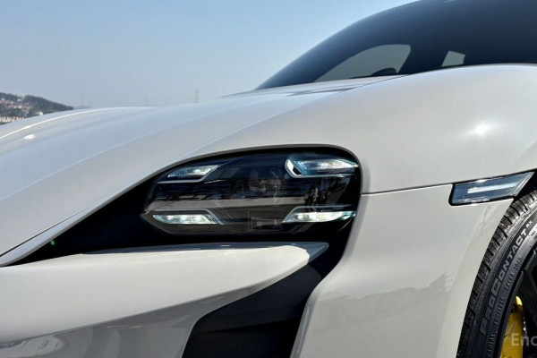 2023 Porsche Taycan с пробегом 20 000 км