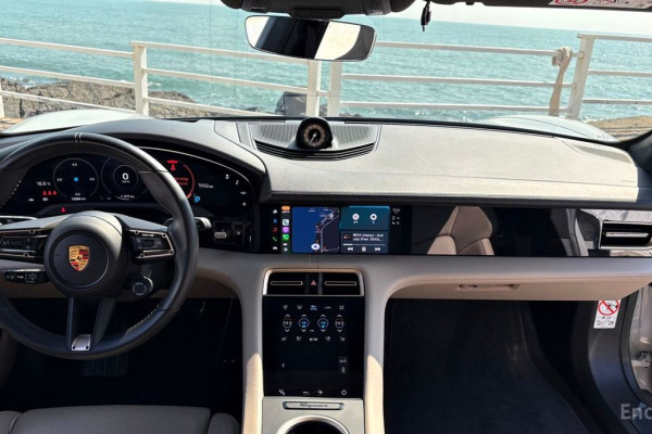 2023 Porsche Taycan с пробегом 20 000 км
