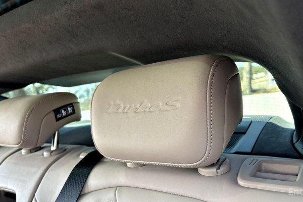 2023 Porsche Taycan с пробегом 20 000 км