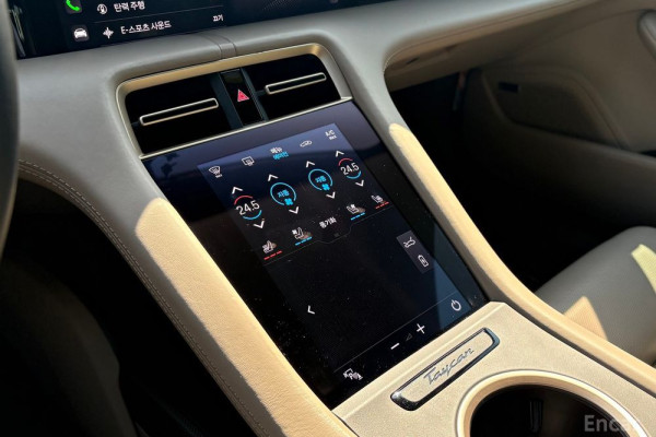 2023 Porsche Taycan с пробегом 20 000 км