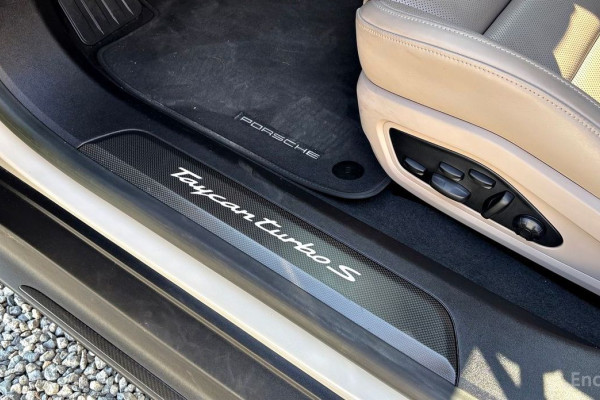 2023 Porsche Taycan с пробегом 20 000 км