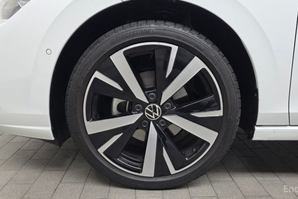 2025 Volkswagen Golf с пробегом 4 859 км