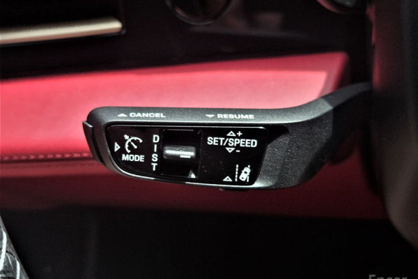 2025 Porsche Taycan с пробегом 9 200 км