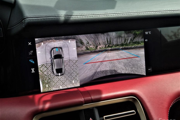 2025 Porsche Taycan с пробегом 9 200 км