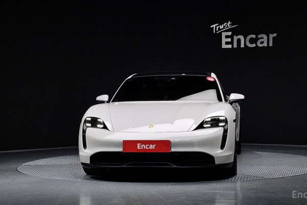 2023 Porsche Taycan с пробегом 31 859 км