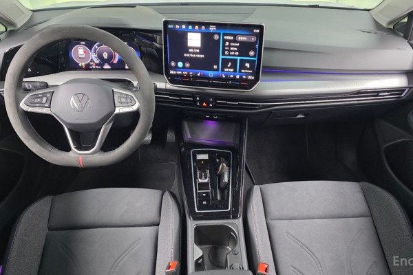 2025 Volkswagen Golf с пробегом 4 859 км