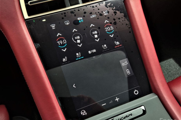 2025 Porsche Taycan с пробегом 9 200 км