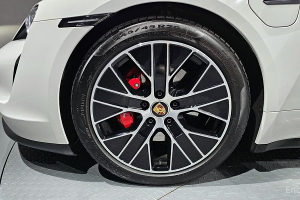 2023 Porsche Taycan с пробегом 31 859 км