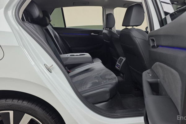 2025 Volkswagen Golf с пробегом 4 859 км