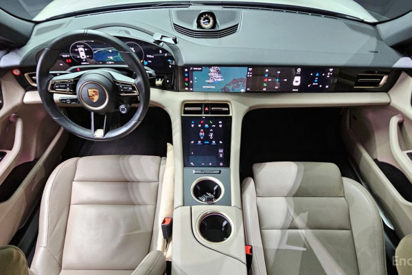 2023 Porsche Taycan с пробегом 31 859 км