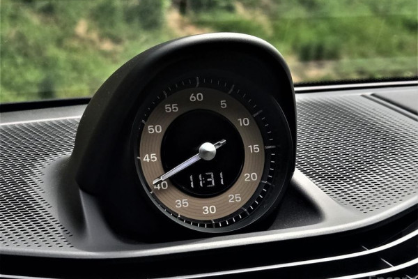 2025 Porsche Taycan с пробегом 9 200 км