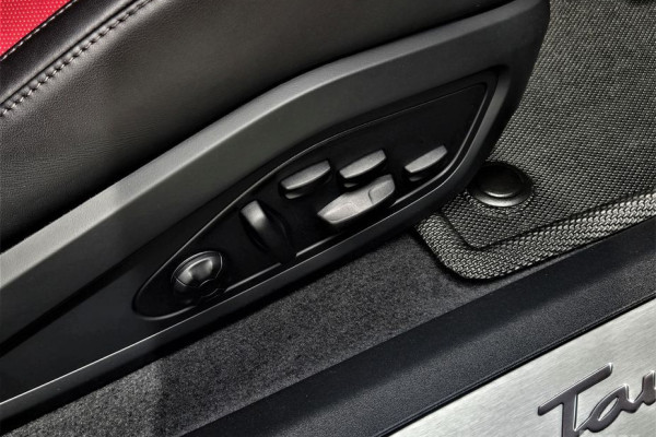 2025 Porsche Taycan с пробегом 9 200 км