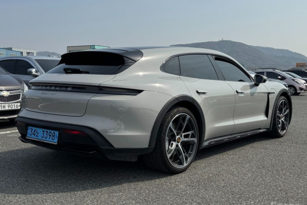 2024 Porsche Taycan с пробегом 5 500 км