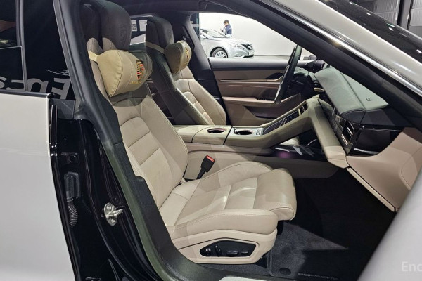 2023 Porsche Taycan с пробегом 31 859 км