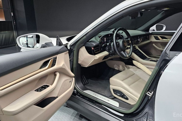 2023 Porsche Taycan с пробегом 31 859 км