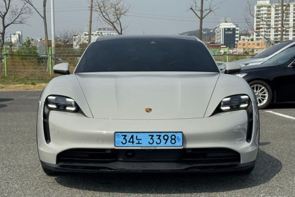 2024 Porsche Taycan с пробегом 5 500 км