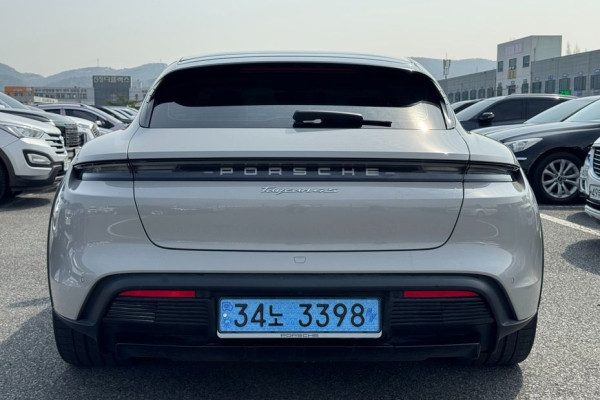 2024 Porsche Taycan с пробегом 5 500 км