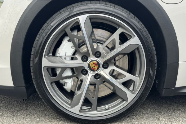 2024 Porsche Taycan с пробегом 5 500 км