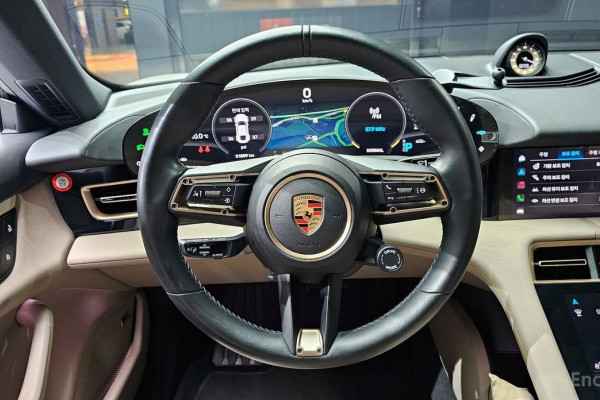 2023 Porsche Taycan с пробегом 31 859 км