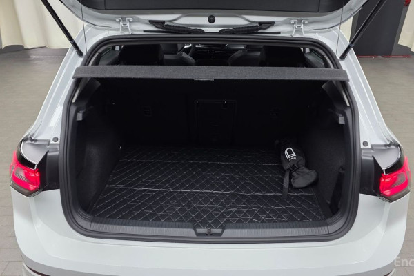 2025 Volkswagen Golf с пробегом 4 859 км