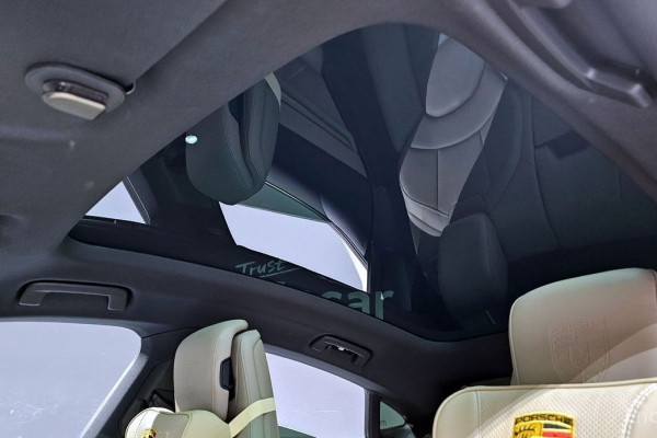 2023 Porsche Taycan с пробегом 31 859 км