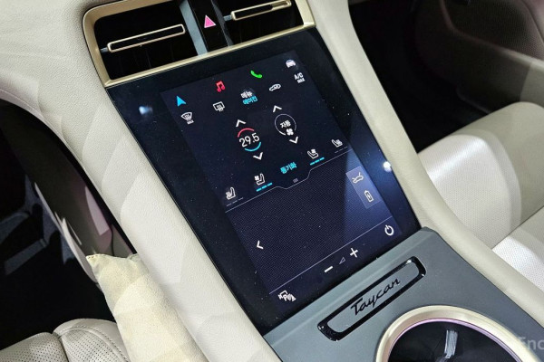 2023 Porsche Taycan с пробегом 31 859 км