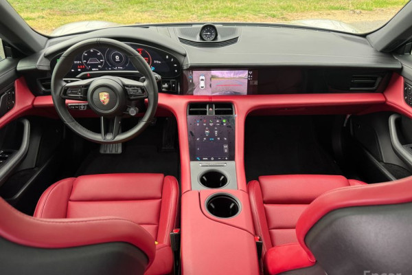 2024 Porsche Taycan с пробегом 5 500 км