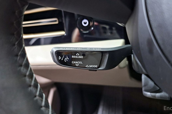 2023 Porsche Taycan с пробегом 31 859 км