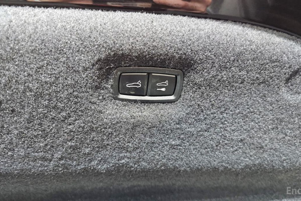 2023 Porsche Taycan с пробегом 31 859 км